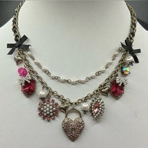 VINTAGE BETSY JOHNSON ICONIC COLLECTION PINK RHINESTONE FAUX PEARL NECKLACE